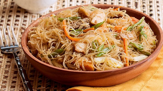 10 Filipino Dishes Influenced by other country - Pancit